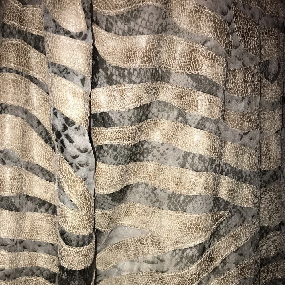 CHICOS SIZE 0 MEDIUM OPEN FRONT GRAY AND TAN JACKET SNAKESKIN-LOOK